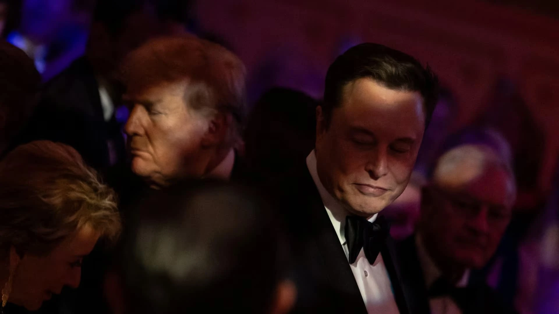 Высок риск того, что Илон Маск (на фото с Дональдом Трампом) и Вивек Рамасвами не смогут повысить эффективность госуправления США. Фото: REUTERS/Carlos Barria