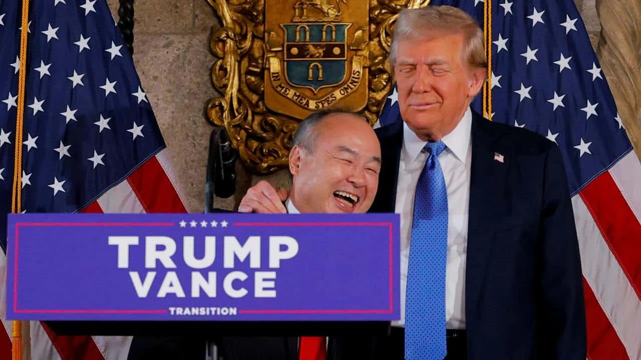 Глава SoftBank Масаеси Сон (слева) со смехом отреагировал на предложение Дональда Трампа увеличить до $200 млрд размер инвестиций в США / Фото: Reuters/Brian Snyder