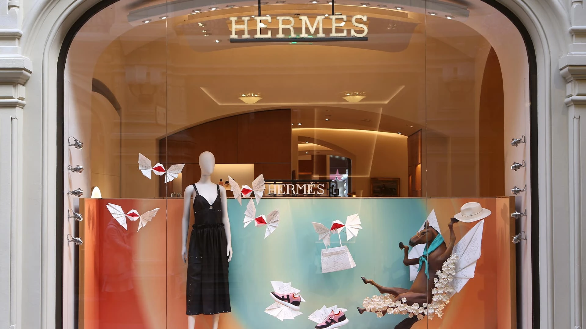 Сумки Birkin от Hermes стоимостью от $10 тыс. доступны лишь самым обеспеченным покупателям, устойчивым к экономической нестабильности / Фото: Shutterstock