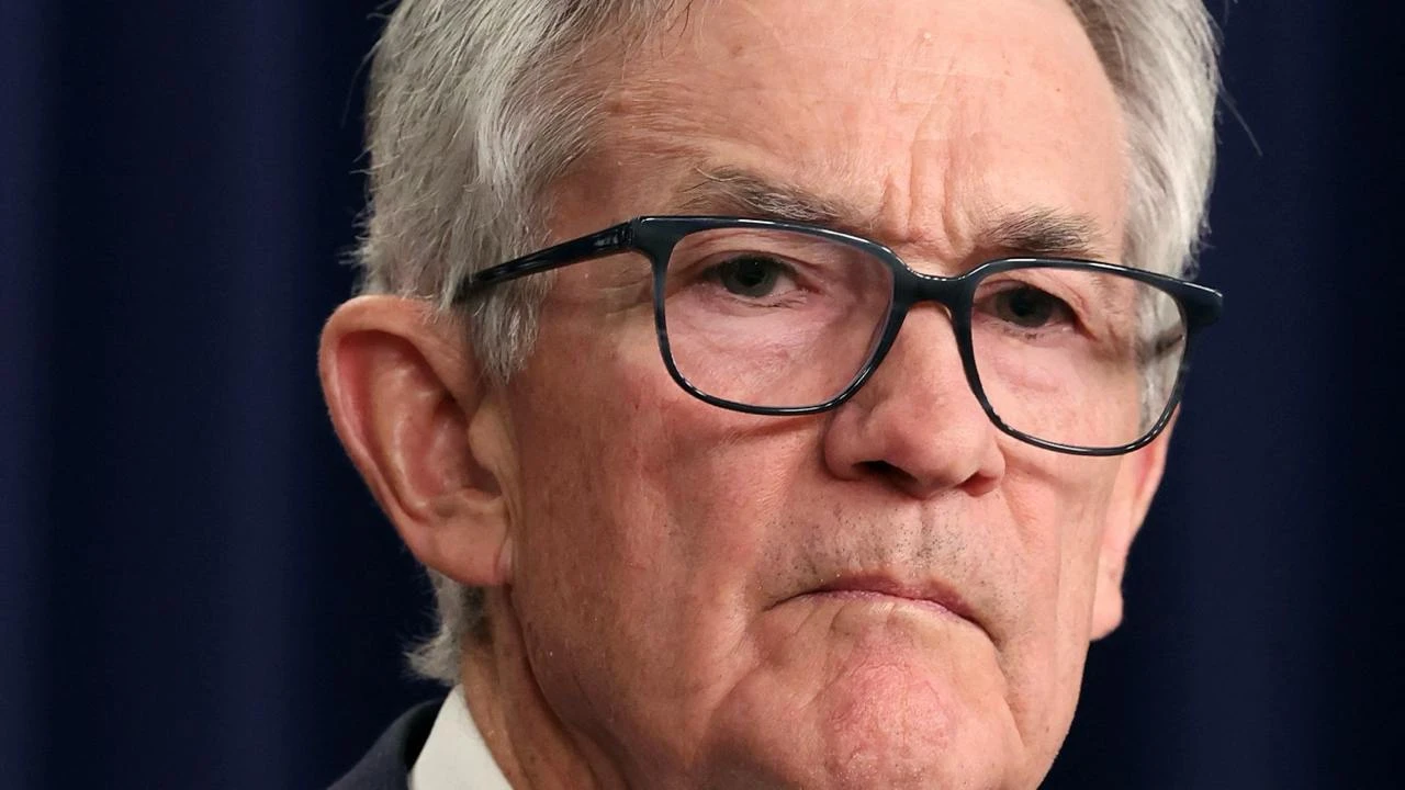 Выступление главы ФРС Джерома Пауэлла после решения по ставке не добавило уверенности инвесторам / Фото: Reuters/Kevin Lamarque