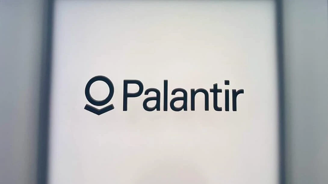 Бумаги Palantir подскочили на новости о продлении партнерства с армией США еще на четыре года, которое принесет компании от $400 млн до $619 млн/ Фото: X/ PalantirTech