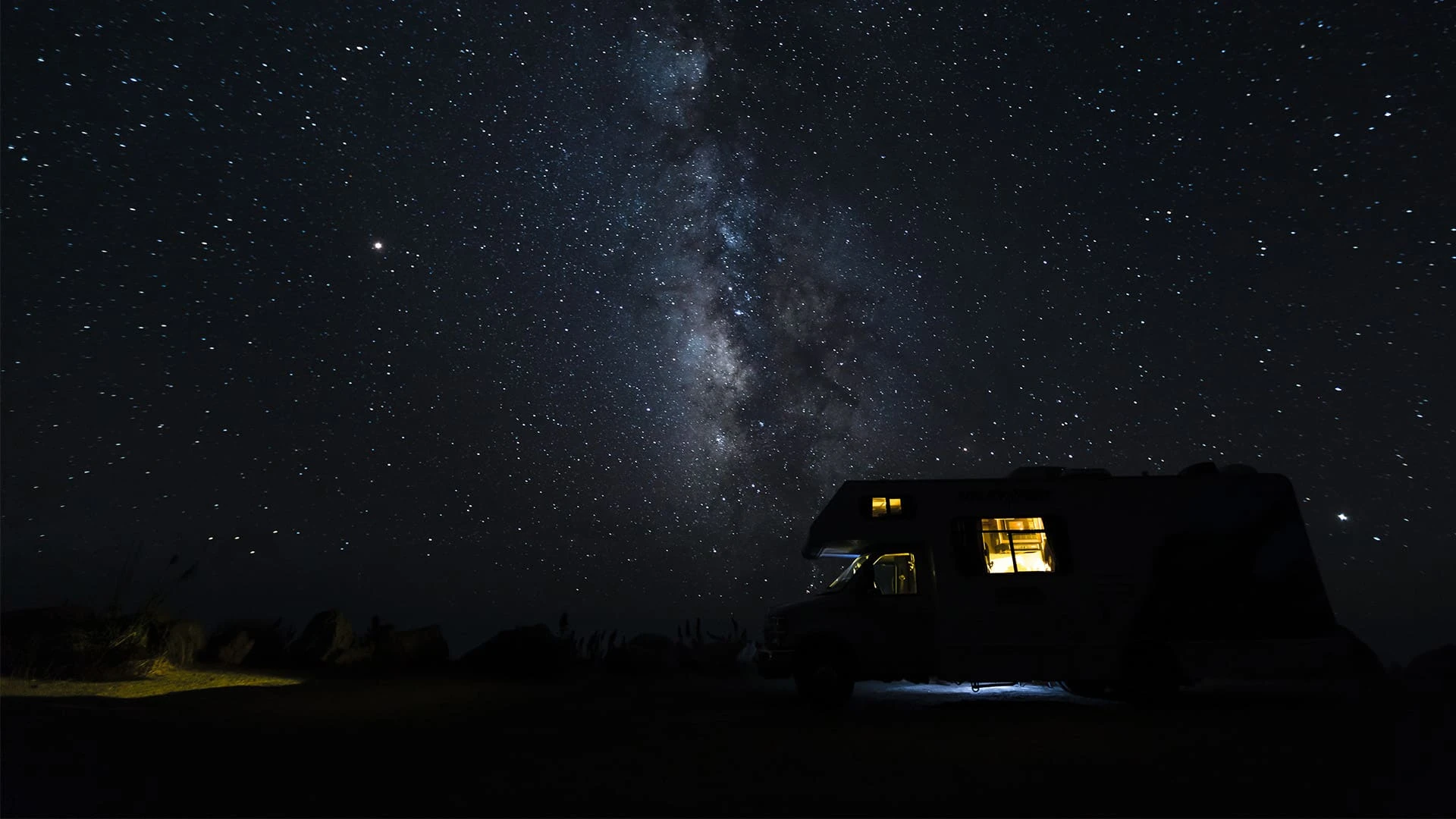 Для путешественников,  желающих отдохнуть от светового загрязнения больших городов, придумали термин «ноктотуризм» / Фото: Shutterstock