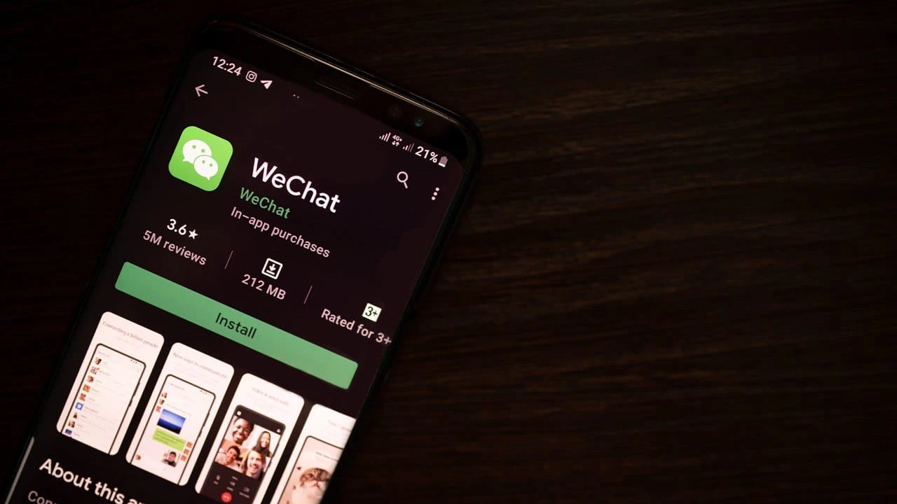 Пользователи WeChat смогут покупать подарки на платформе не дороже $1370 / Фото: Shutterstock