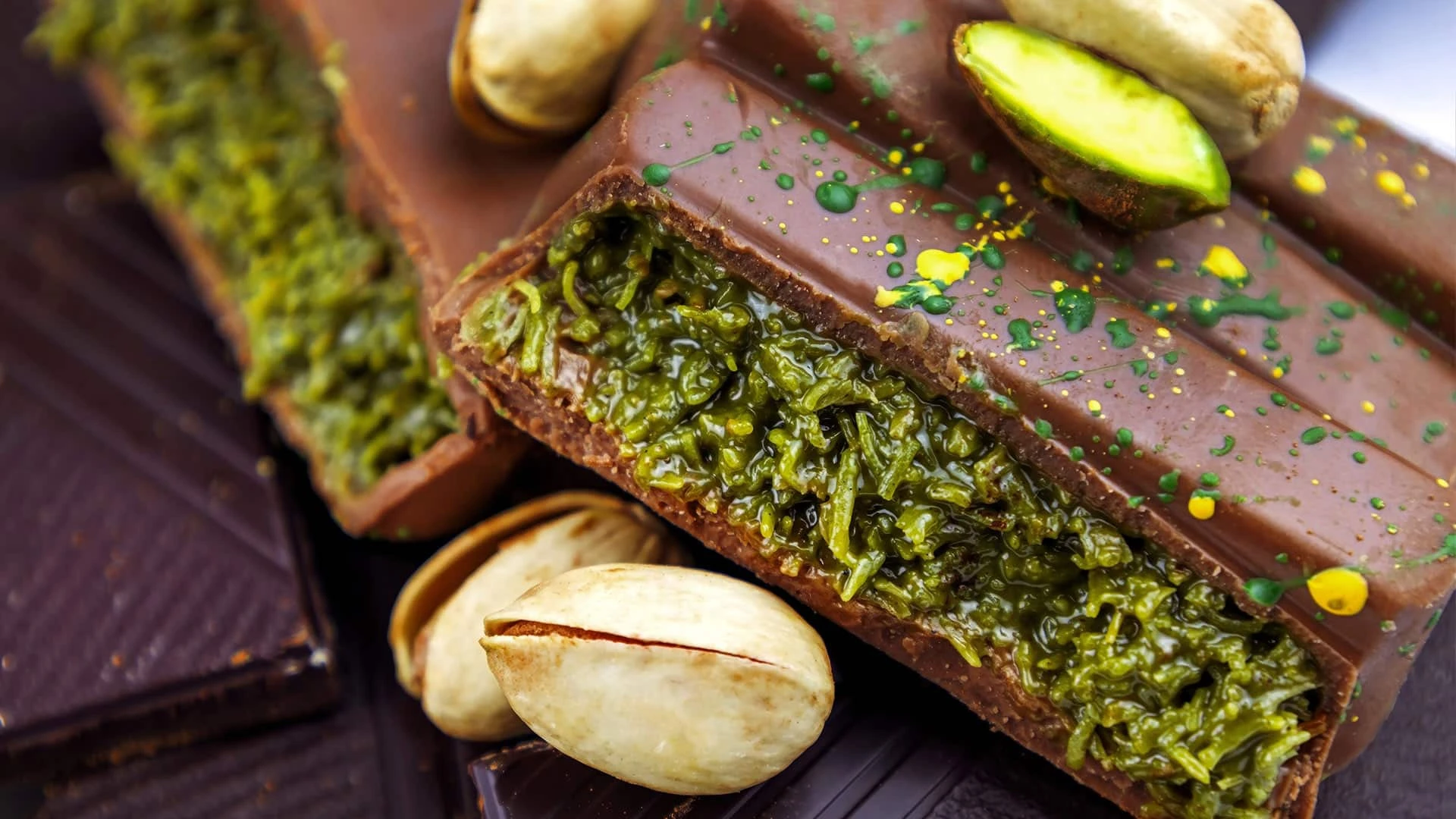 Продукт под названием «дубайский шоколад» может воссоздать кто угодно, но можно ли будет назвать его тем самым дубайским шоколадом / Фото: Shutterstock