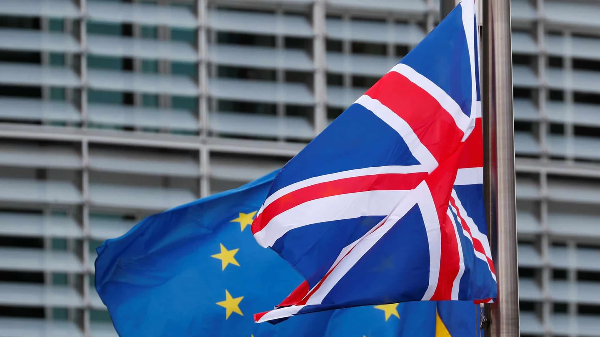 К 2039 году Великобритания останется шестой по величине экономикой мира, считает CEBR / Фото: Reuters/Francois Lenoir