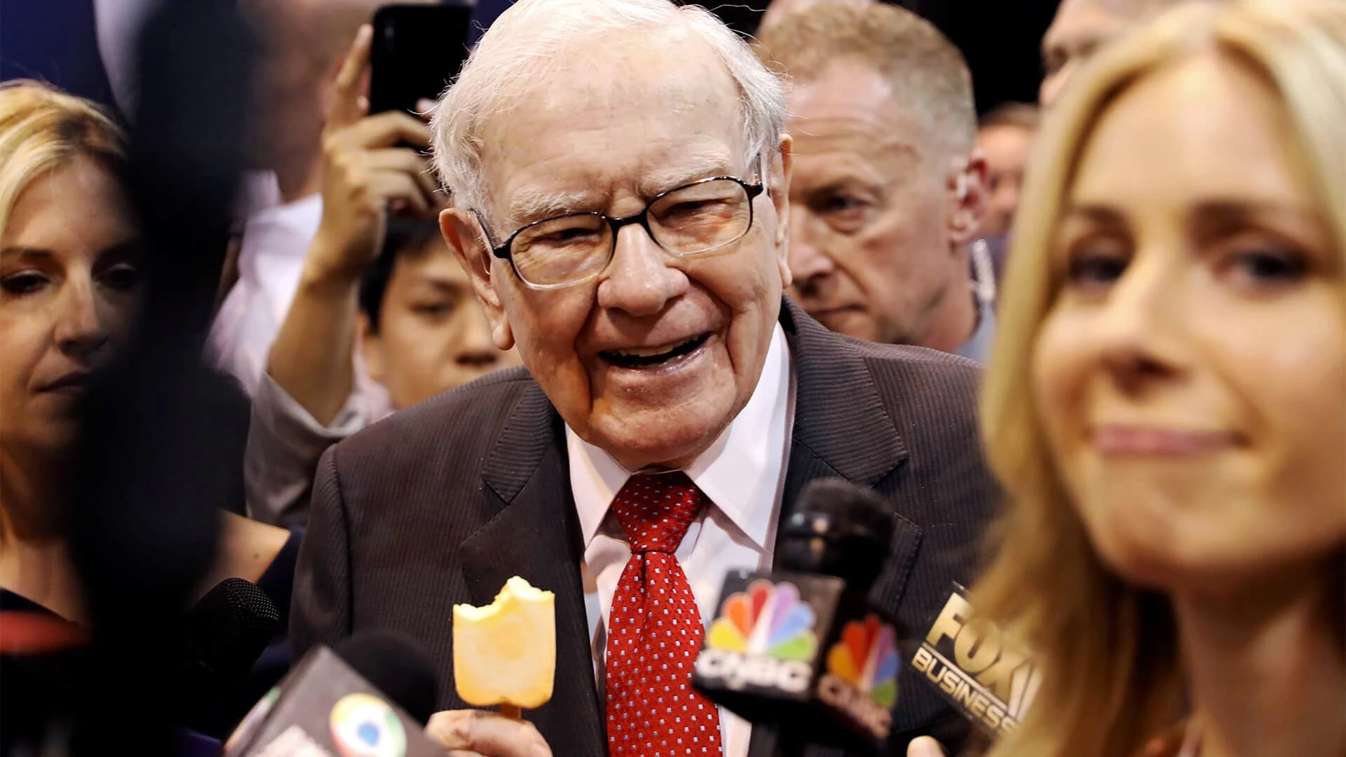 Berkshire Hathaway легендарного инвестора Уоррена Баффета скупила акции Occidental Petroleum на падении в 2024 году / Фото: REUTERS/Scott Morgan