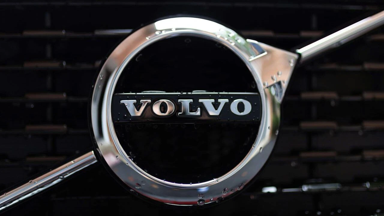 Акции Volvo Cars подскочили на 6% после сообщения о рекордных продажах за 2024 год / Фото: Unsplash/Adam Cai