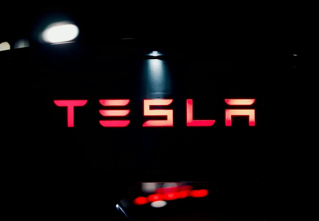 За последние три месяца акции Tesla подорожали более чем на 60% / Фото: Unsplash/Prometheus
