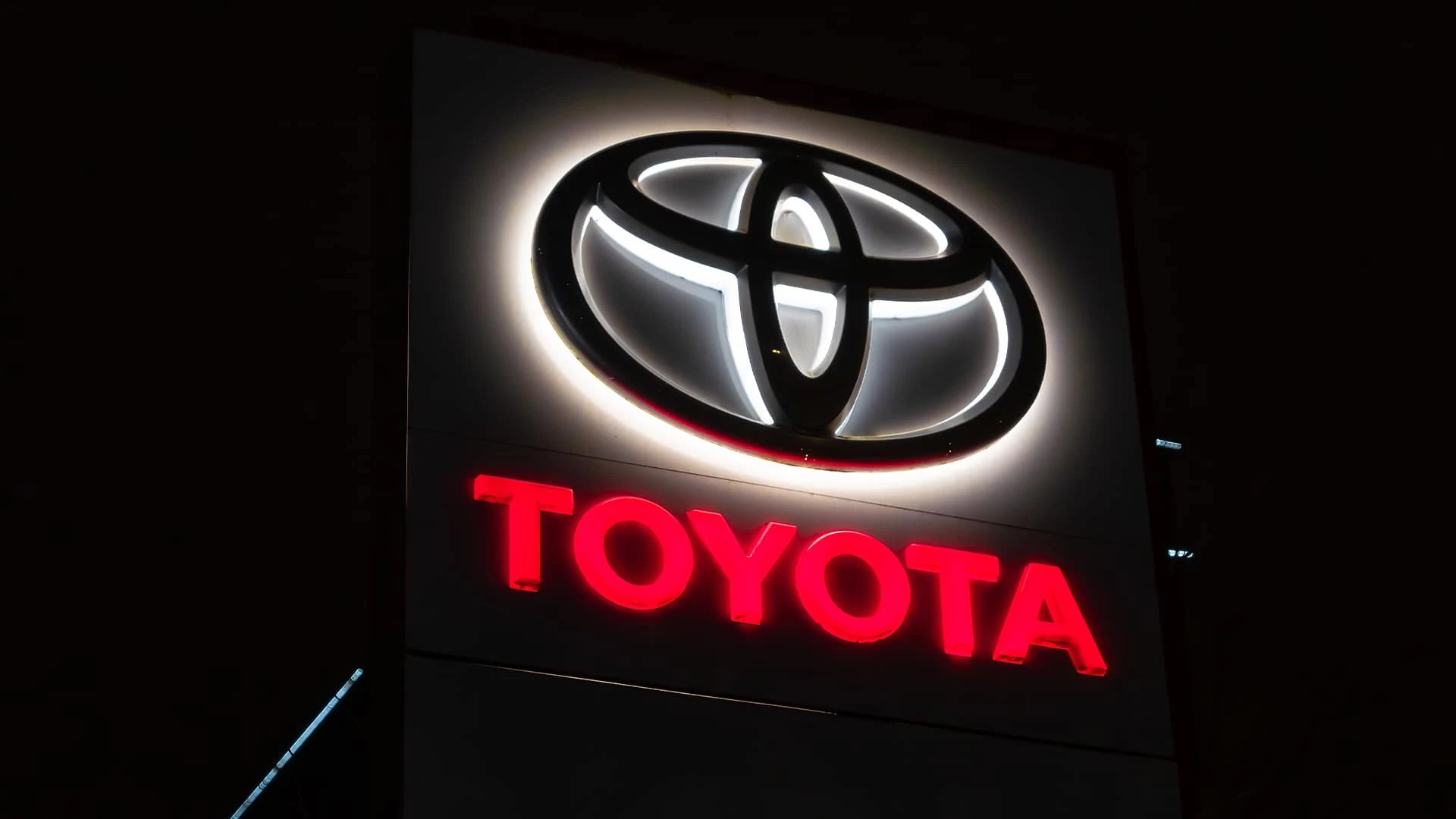 Toyota выплатит более $1,6 млрд, чтобы урегулировать в США скандал о фальсификации тестов на вредные выбросы / Фото: Shutterstock