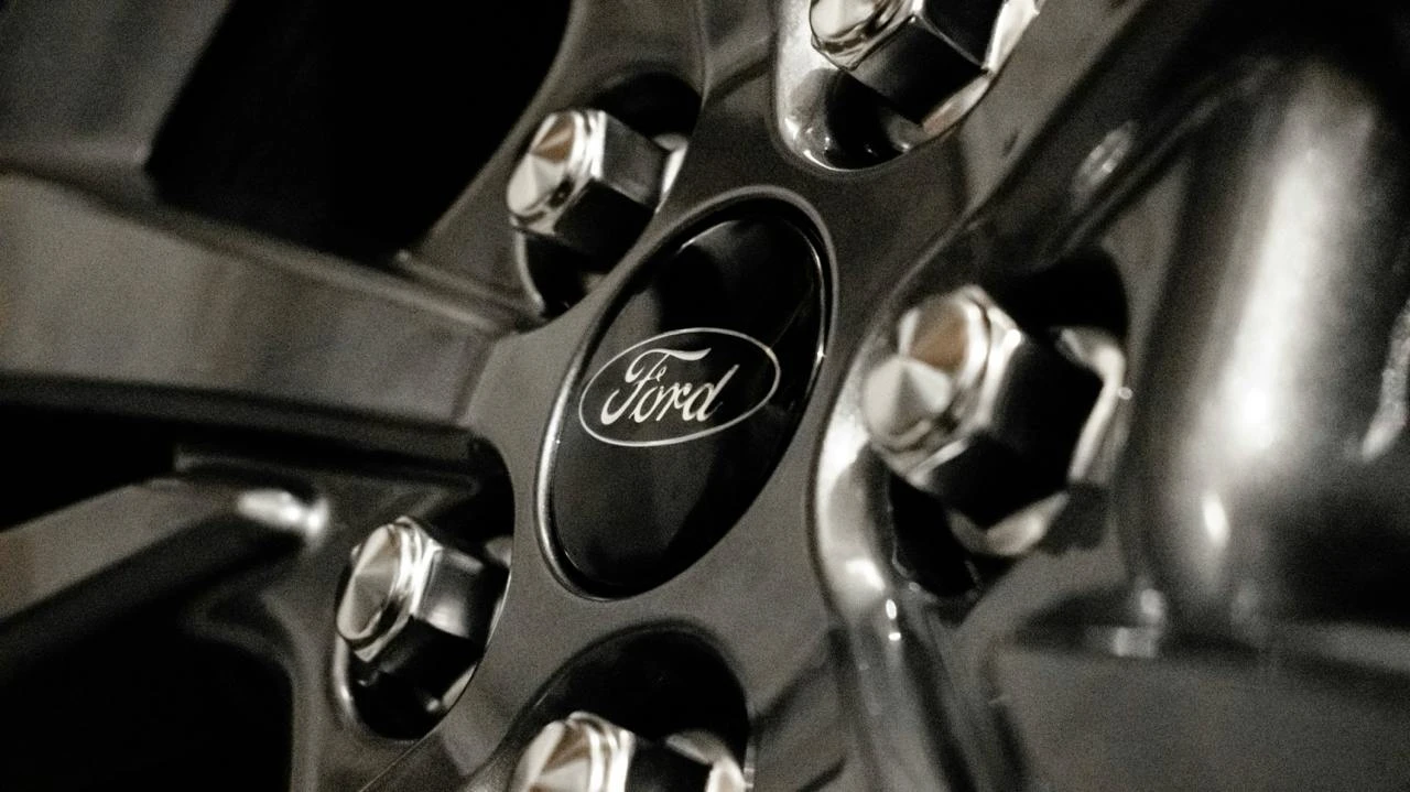 Аналитики Barclays предсказали Ford сложности с объемами продаж и ценообразованием / Фото: Unsplash/Giovanni Badalamenti