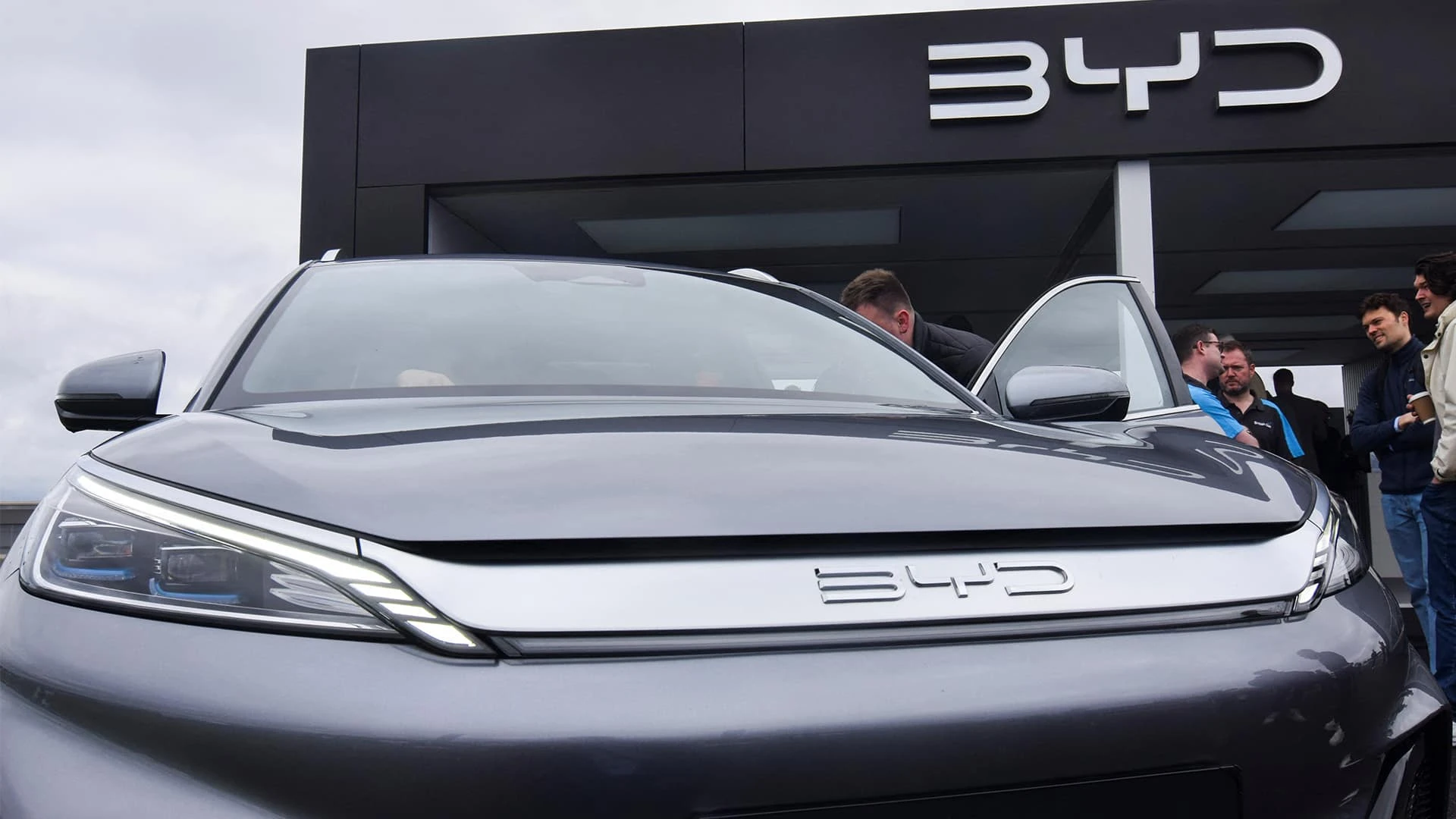 BYD, лидер китайского рынка электромобилей, возможно, «пристрастился» к финансированию за счет участников цепочки поставок, полагают аудиторы GMT. Фото: REUTERS/Nick Carey