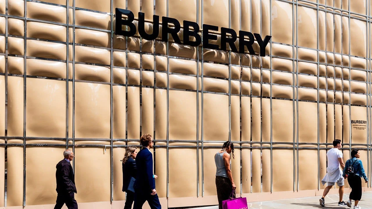 Продажи Burberry в третьем квартале снизились не так сильно, как ожидали аналитики / Фото: shutterstock