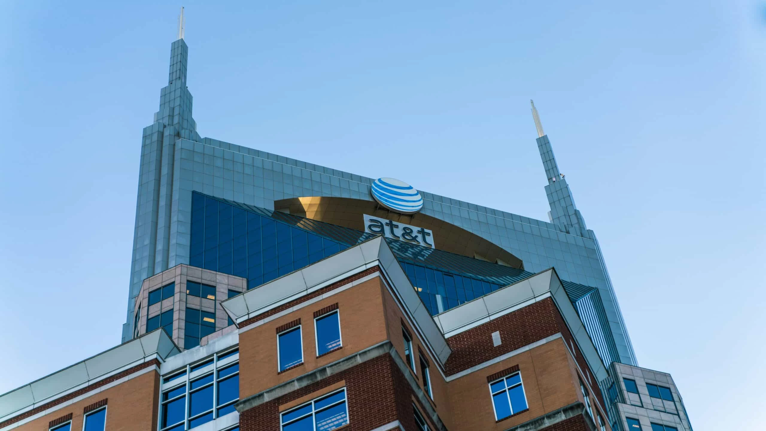 Абонентская база AT&T в четвертом квартале 2024 года выросла сильнее, чем ожидали аналитики / Фото: Unsplash/Brendan Stephens