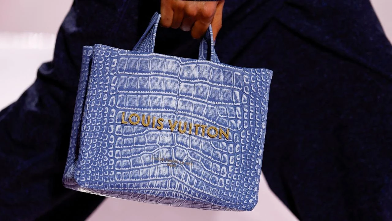 Рост общей выручки LVMH всего на 1% за год при таком же падении выручки у основных брендов группы разочаровал инвесторов / Фото: Reuters/Sarah Meyssonnier