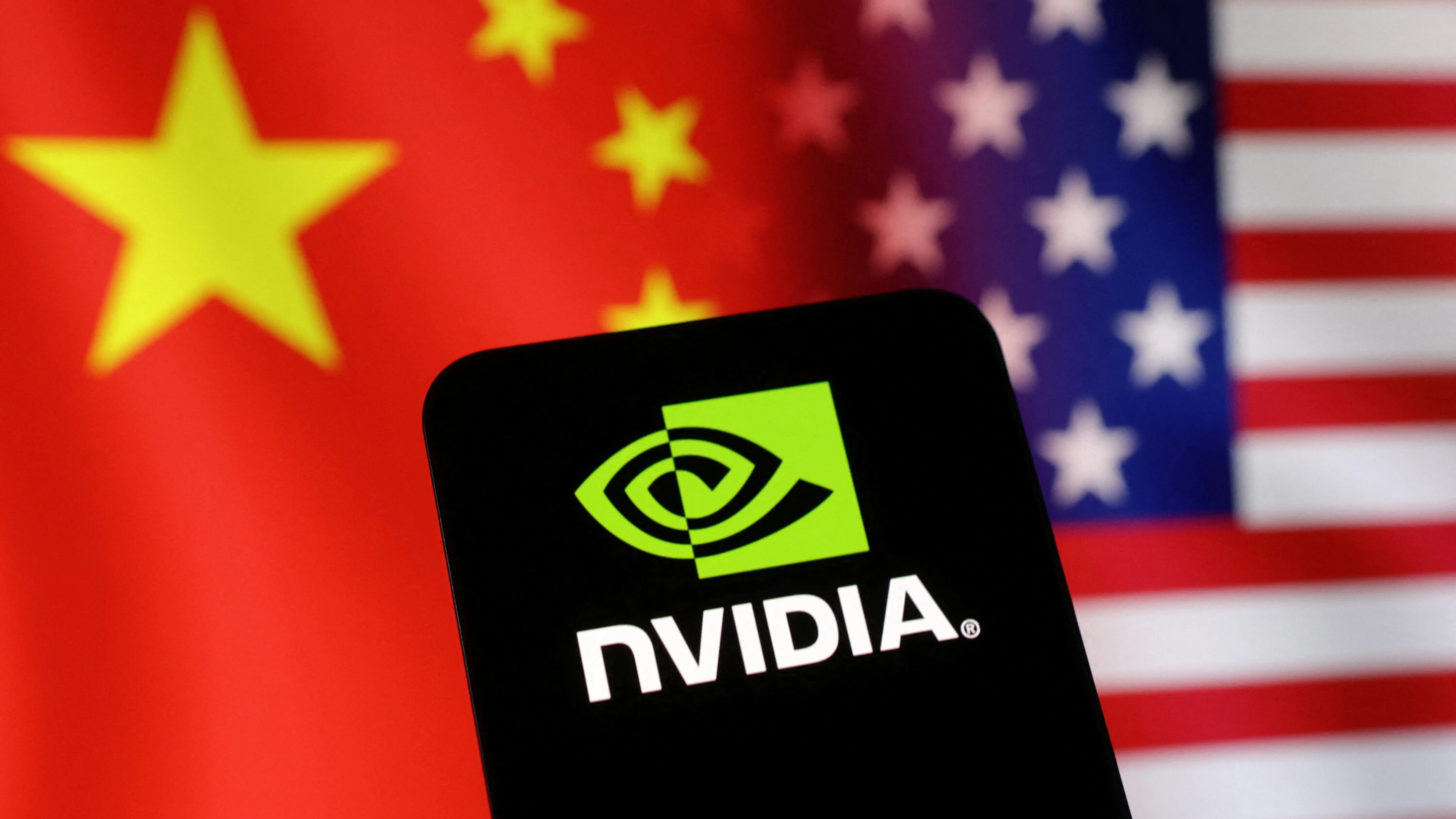 США могут наложить больше ограничений на экспорт продукции Nvidia в Китай, что ударит по выручке компании / Фото: Reuters/Dado Ruvic