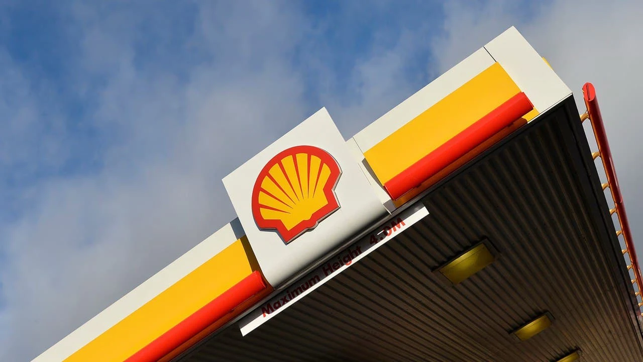 Скорректированная прибыль Shell в 2024 году снизилась на 16% по сравнению с прошлым годом / Фото: Reuters/Toby Melville