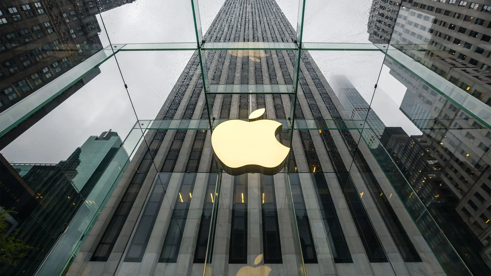 Как минимум семь аналитиков Уолл-стрит повысили целевую цену акций Apple после ее отчета / Фото: Shutterstock