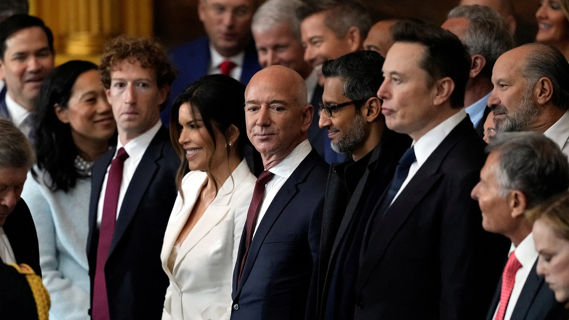 На инаугурации президента США Дональда Трампа в первых рядах были основатели и CEO крупнейших технологических корпораций мира. Они получили приоритет даже над членами кабинета министров. Фото: Julia Demaree Nikhinson/Pool via REUTERS