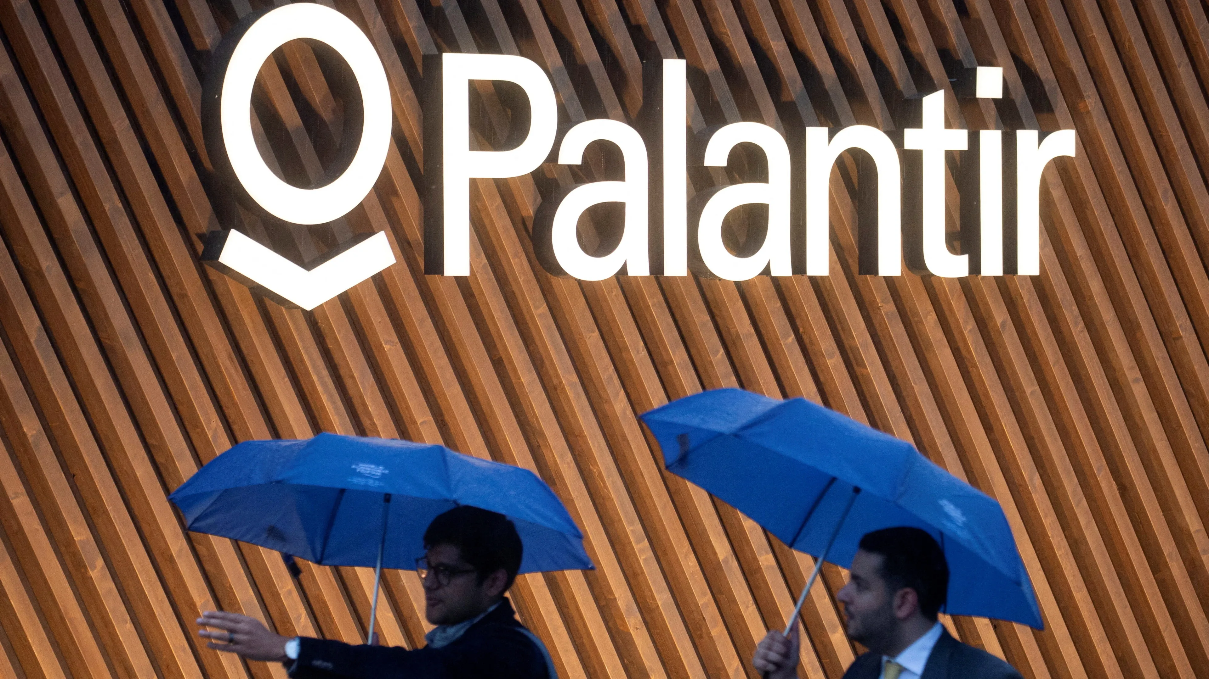 За 2024 год выручка Palantir выросла на 29%, тогда как акции взлетели на 340% / Фото: Reuters/Arnd Wiegmann