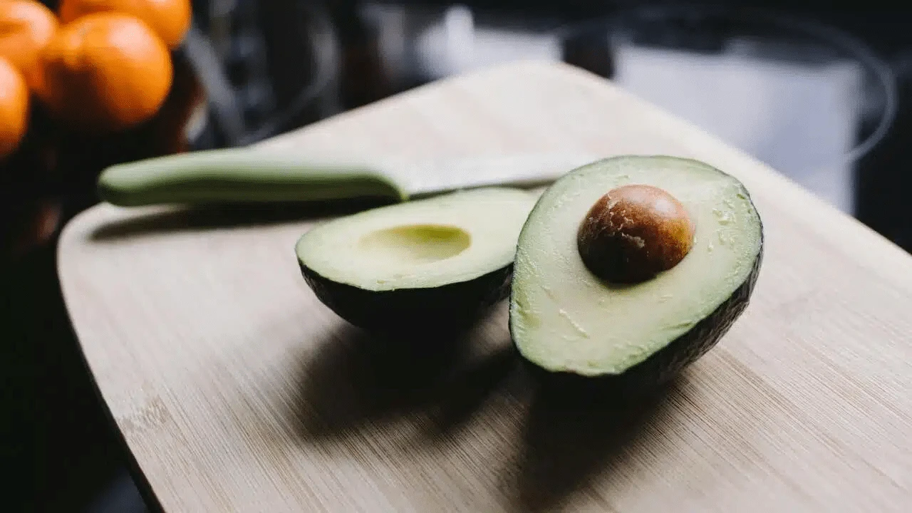 Around 80% of avocados sold in the U.S. come from Mexico. / Photo: Unsplash/Kelly Sikkema
