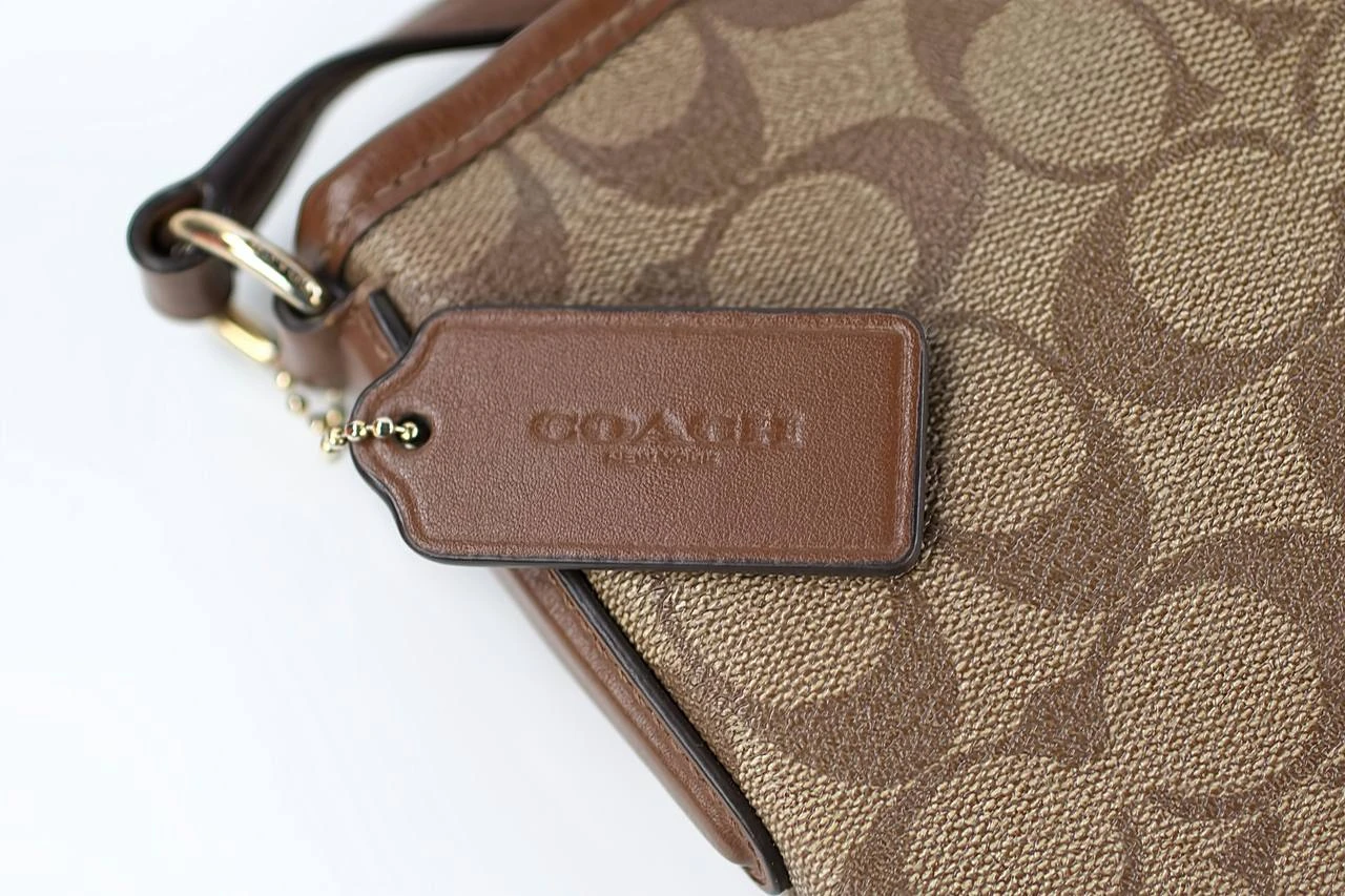 Лидером продаж Tapestry остается бренд Coach / Фото: unsplash/Barry A