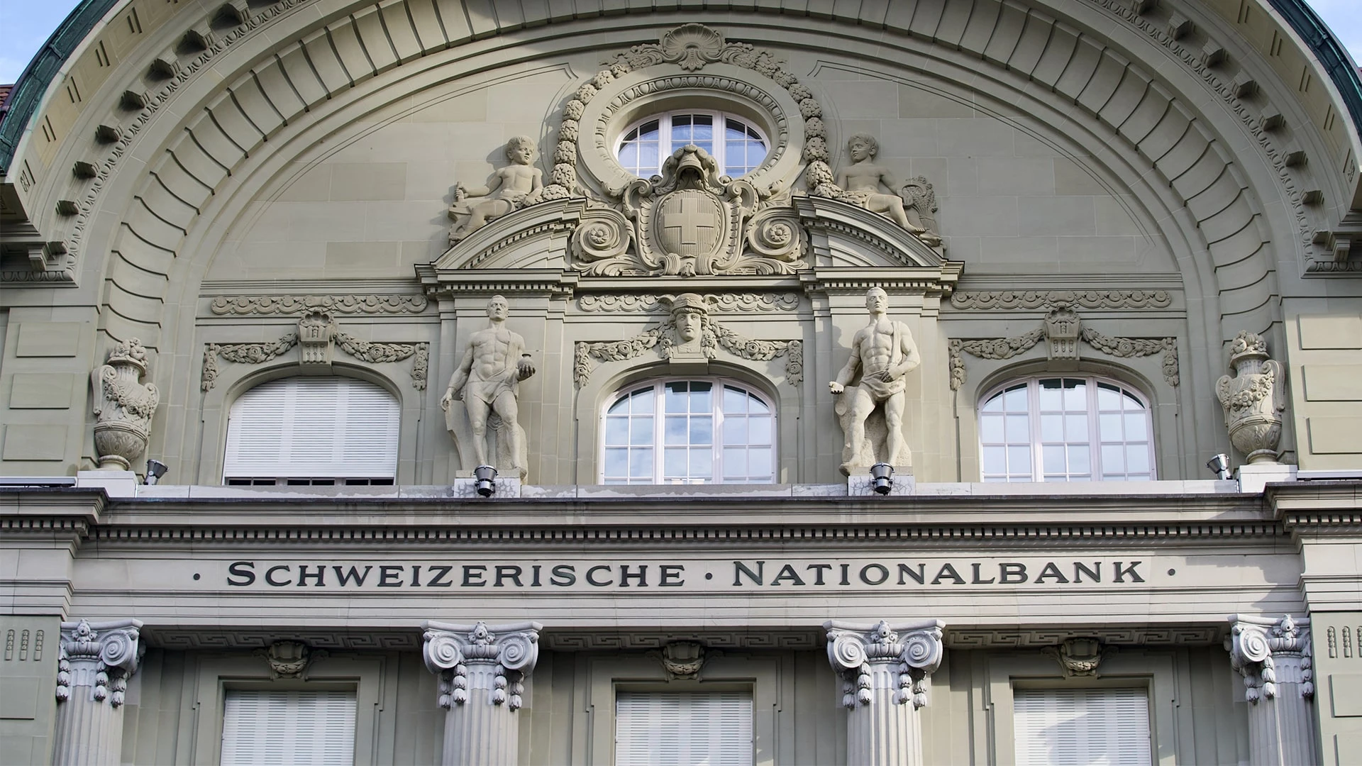 В Швейцарии отрицательные ставки рассматриваются как инструмент валютного регулирования и управления балансом движения капитала. Нацбанк страны может снова к ним вернуться. Фото: shutterstock