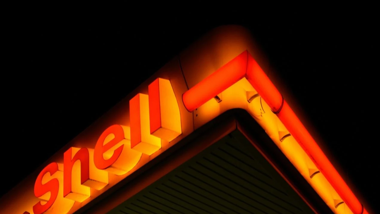 Внедрение ИИ увеличит потребление энергии, но может помочь снизить выбросы углерода, прогнозирует Shell / Фото: unsplash / Marc Rentschler