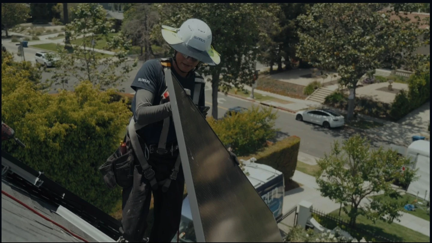 Sunrun, которая уставливает солнечные панели на крышах домов, может выиграть от проблем конкурентов / Фото: sunrun.com