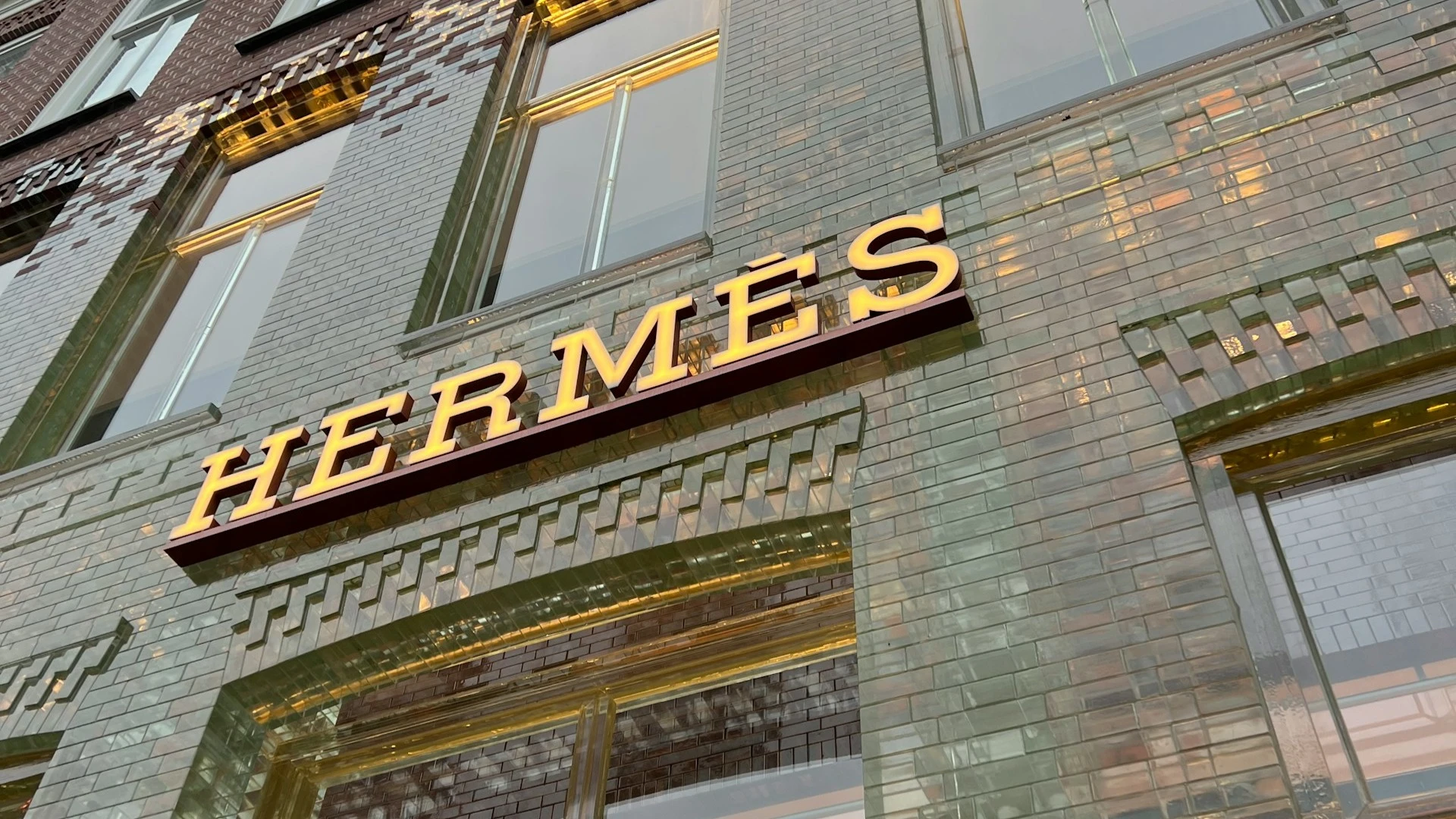 Hermes увеличила продаж в рождественском квартале 2024 года почти на 20% / Фото: Unsplash/Olena Kamenetska