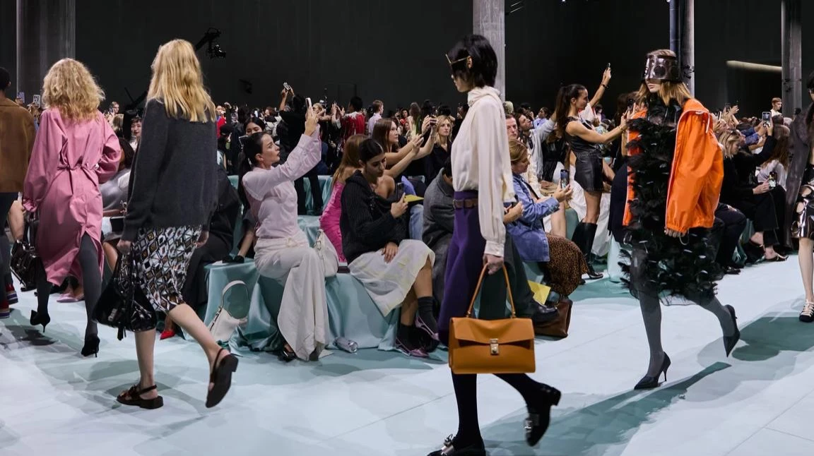 На фоне падения продаж люкса в Китае, производители роскоши рассчитывают на американских потребителей / Фото: prada.com