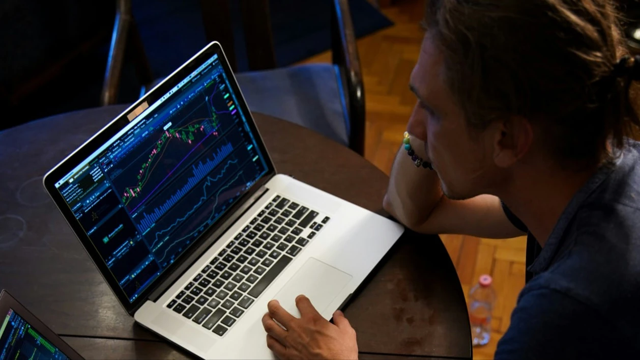 Moningstar назвал пять EFT, вкладывающих в small-cap компании, для инвесторов, готовых к риску / Фото: Unsplash/Adam Nowakowski