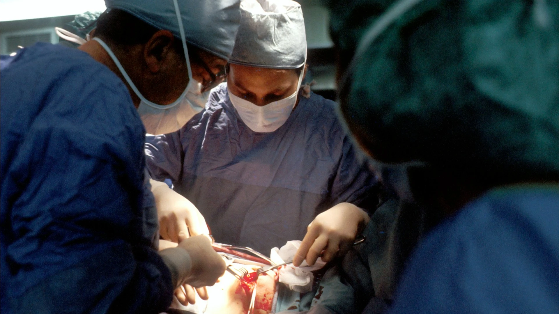 Многие антибиотики уже не работают, если так пойдет дальше, обычные операции станут опасными / Фото: Unsplash/National Cancer Institute