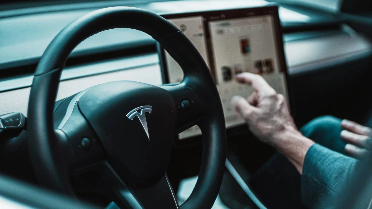 Акции Tеsla осторожно реагируют на долгожданный запуск FSD в Китае / Фото: Unsplash/David von Diemar