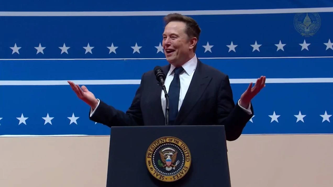 Компания Илона Маска сейчас доминирует на рынке спутниковой связи  / Фото: X/donald j. trump