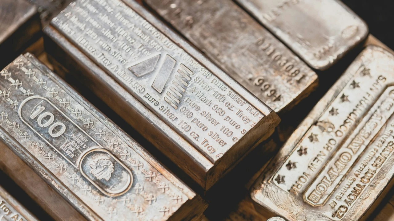 Золото — традиционное средство сбережения в условиях неопределенности / Фото: Unsplash / Scottsdale Mint