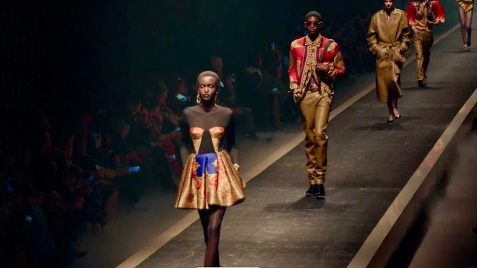 Владелец Versace договорился о продаже бренда итальянскому модному дому Prada – Bloomberg / Фото: versace.com