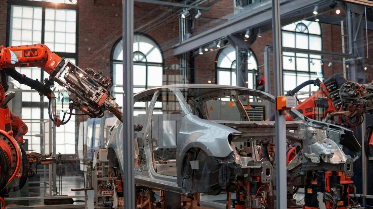 Некоторые автопроизводители создавали производственные хабы в Мексике именно для поставок в США / Фото: Unsplash/Lenny Kuhne