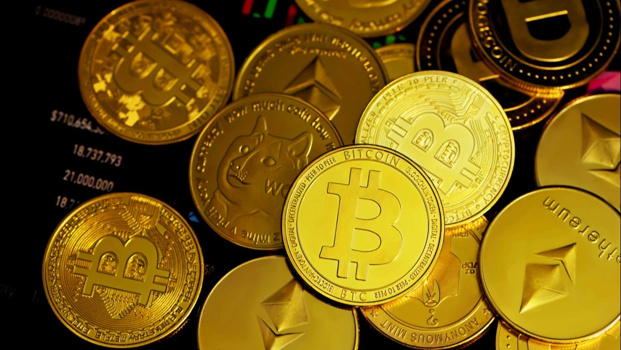 Президент США Дональд Трамп 7 марта может раскрыть подробности о том, как Штаты будут формировать криптовалютный резерв. Фото: Kanchanara/Unsplash