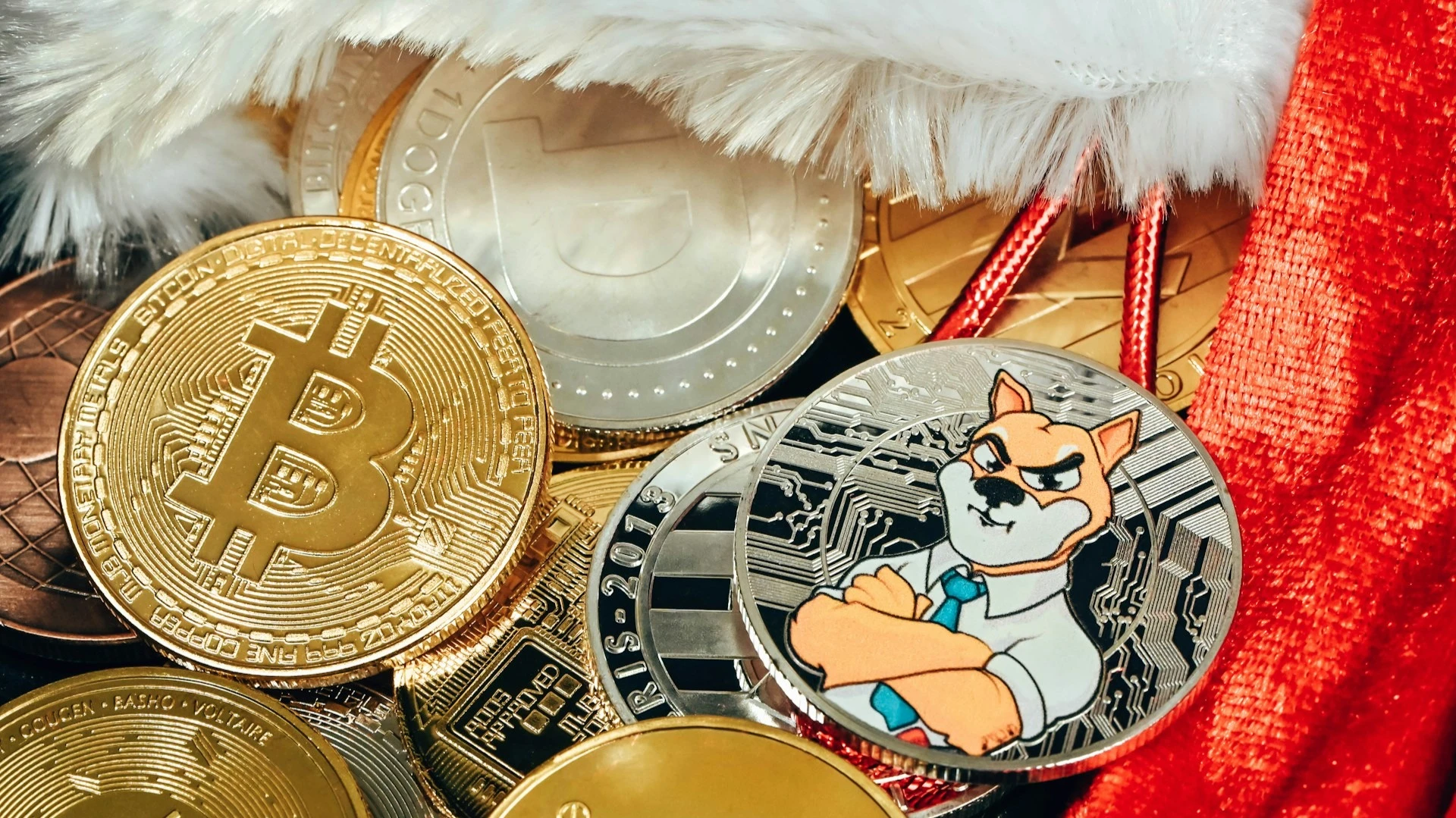 «Криптовалютный царь» США Дэвид Сакс заявил, что покупок биткоина государством не будет/ Фото: Unsplash/Traxer