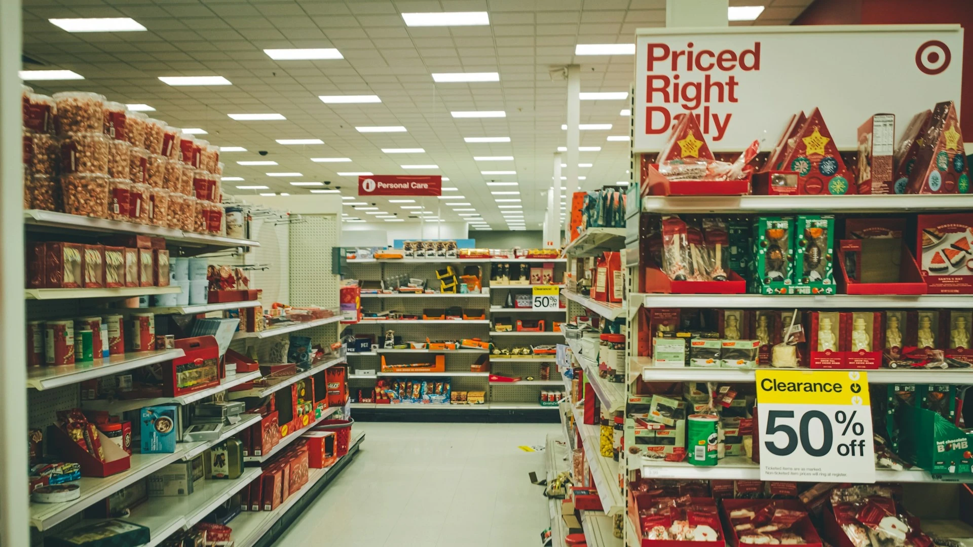 Данные по инфляции в США в центре внимания Уолл-стрит на этой неделе. Инвесторы опасаются, что пошлины Дональда Трампа разгонят рост цен и замедлят снижение процентной ставки / Фото: Unsplash/Osarugue Igbinoba