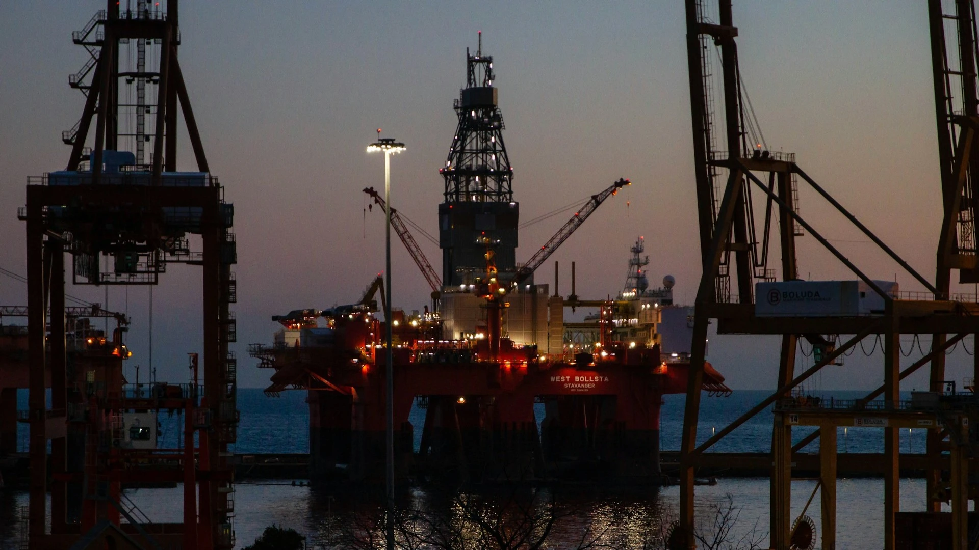 Goldman ожидает, что нефтяные цены «умеренно» восстановятся в ближайшие месяцы / Фото: Unsplash/Maria Lupan