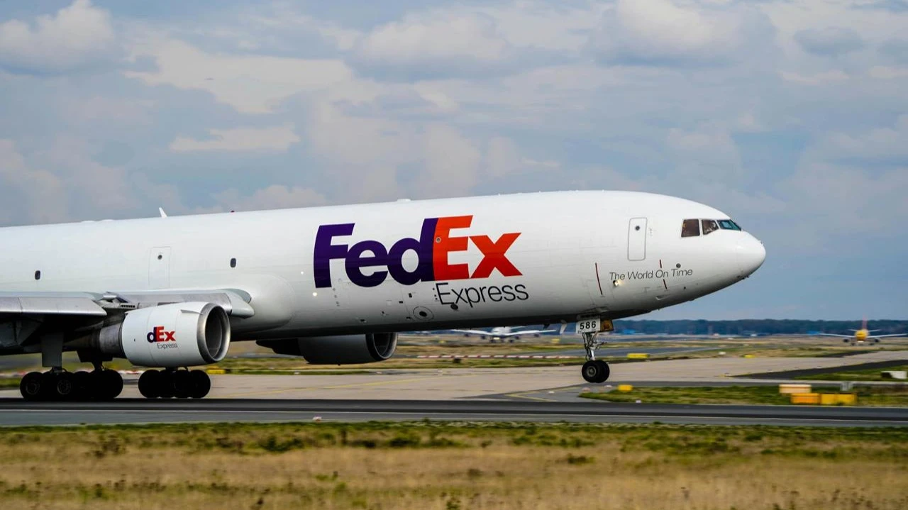 На торгах 21 марта котировки FedEx обвалились на 12%/ Фото: Unsplash/ Jan Rosolino