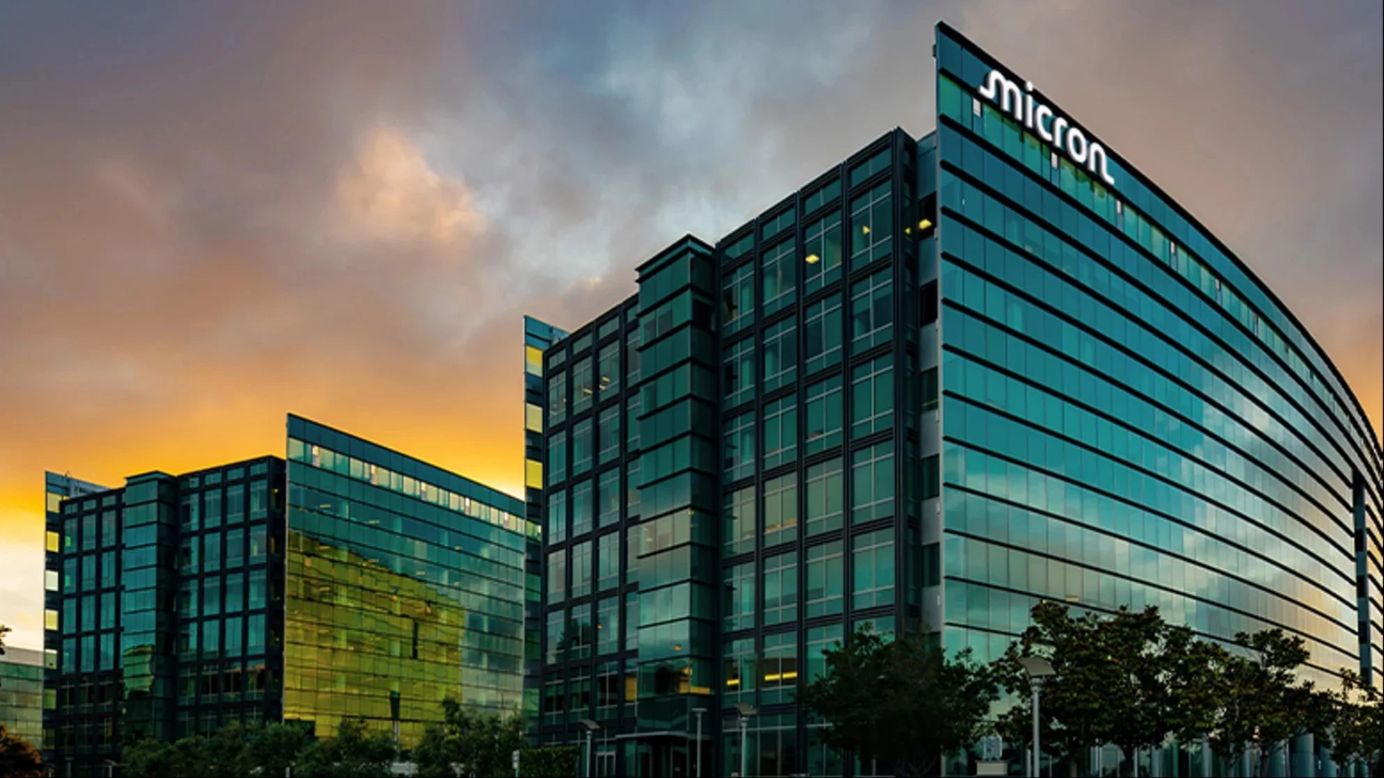 В прошлом квартале выручка Micron от продажи памяти для центров обработки данных (HBM) выросла втрое / Фото: Micron