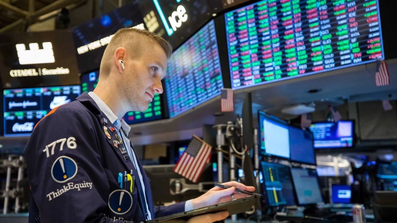 Вопреки негативному краткосрочному прогнозу, среднесрочные перспективы акций США остаются позитивными, считают в HSBC/ Фото: X/ NYSE