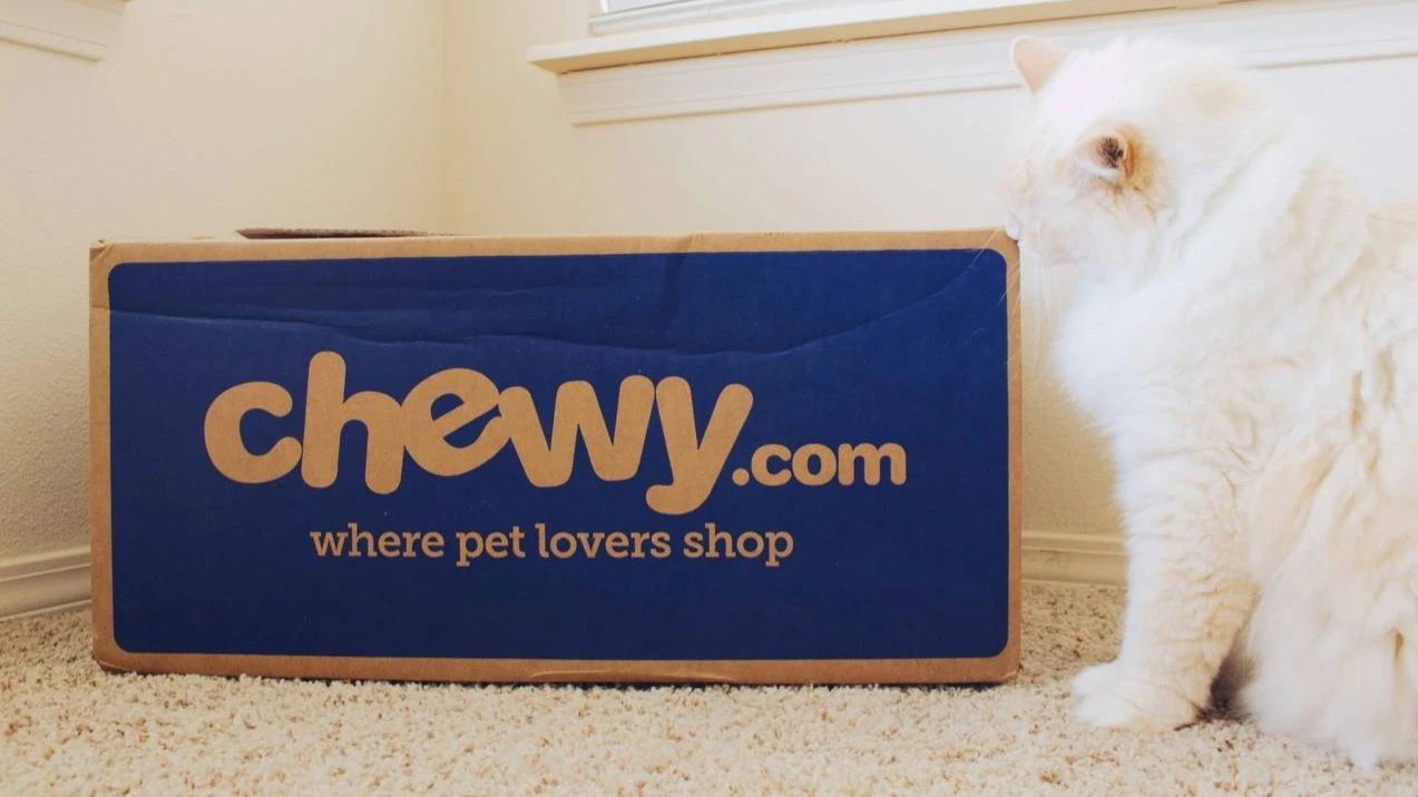 Скорректированная прибыль Chewy в четвертом квартале достигла 28 центов на акцию тогда как аналитики ожидали роста до 3 центов / Фото: unsplash / Joyful