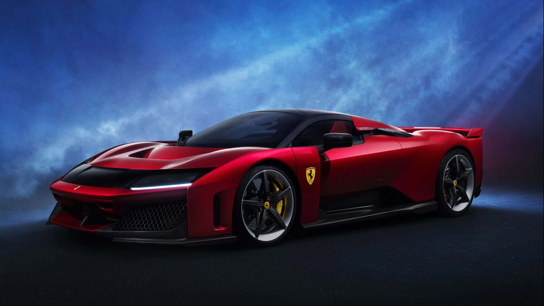 Покупатели культового бренда Ferrari не откажутся от дорогих машин, считают аналитики Bernstein / Фото: Ferrari