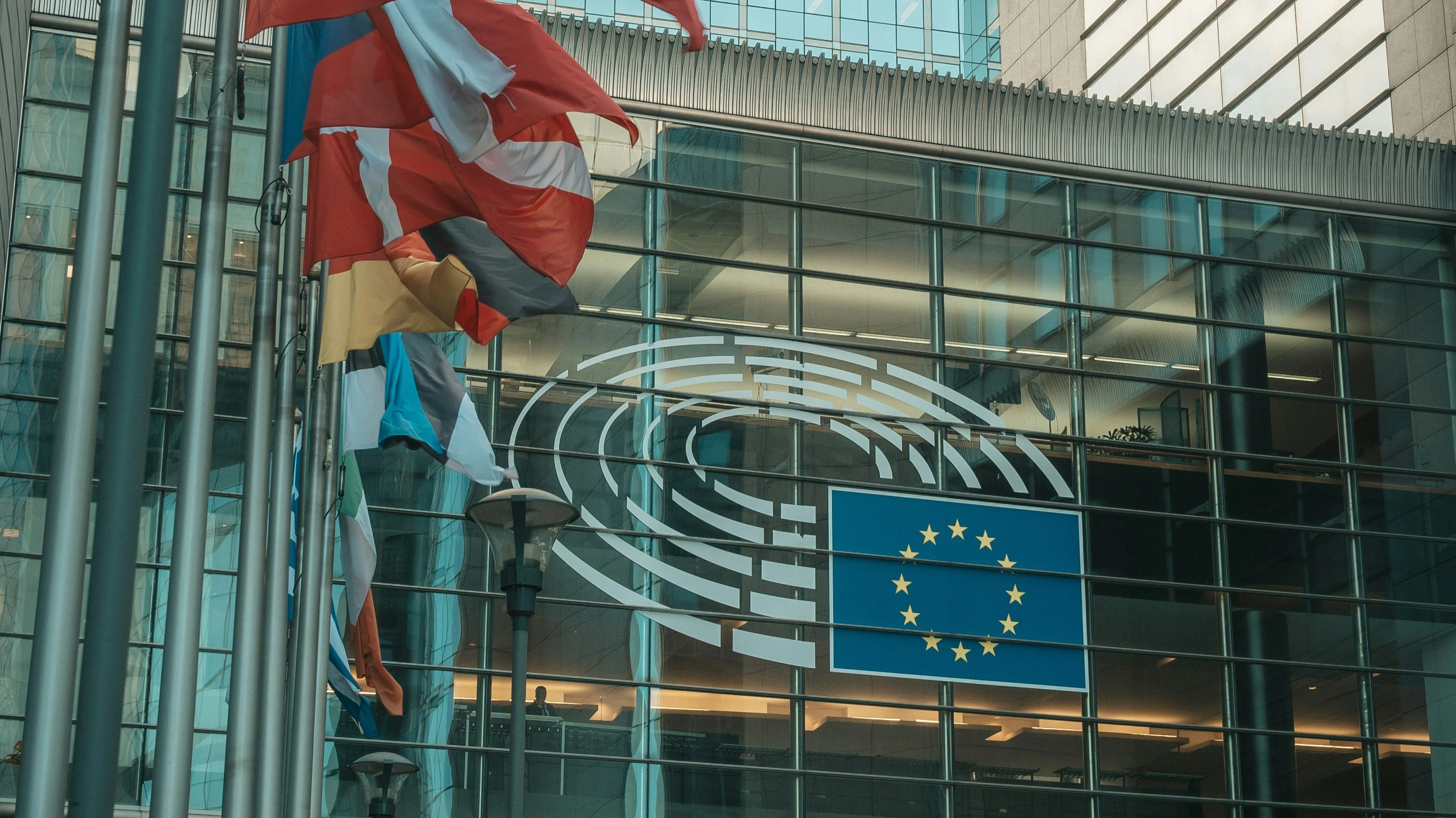 Американские Apple и Meta отделаются в Европе минимальными штрафами за нарушение цифрового законодательства, говорят источники FT / Фото: Unsplash/Eduard Delputte