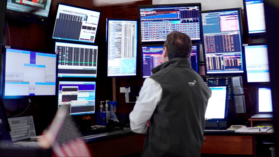 В пятницу индексы S&P 500, Dow и Nasdaq Composite показали самое большое дневное падение с 10 марта / Фото: NYSE