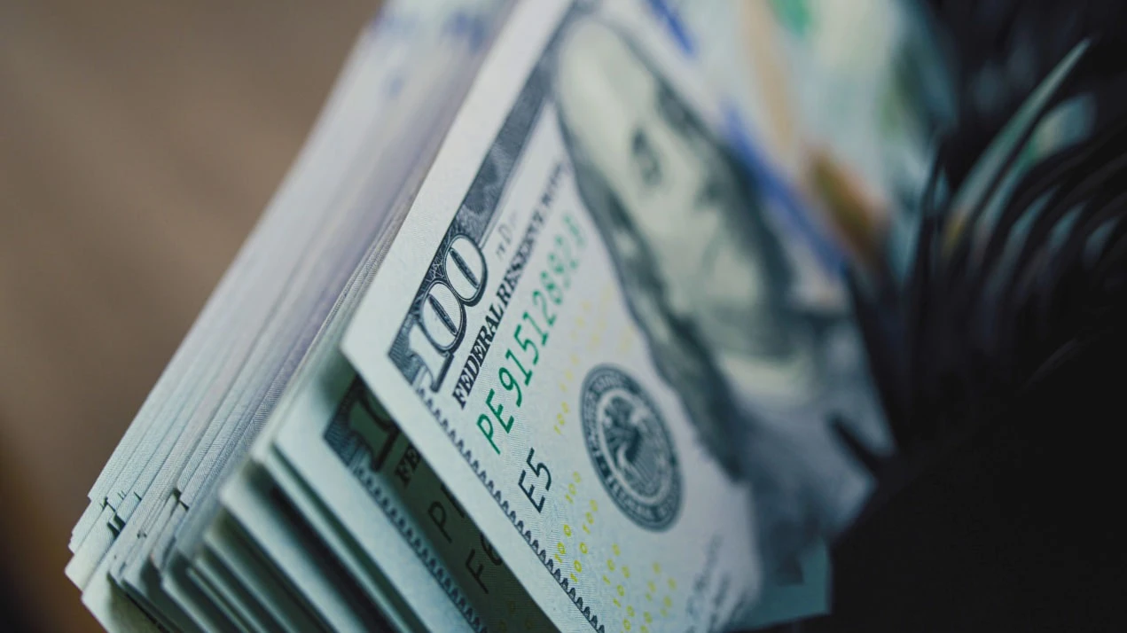 Доллар может вырасти на 11% — если мир не ответит на пошлины Трампа, считает Wells Fargo / Фото: Shutterstock.com