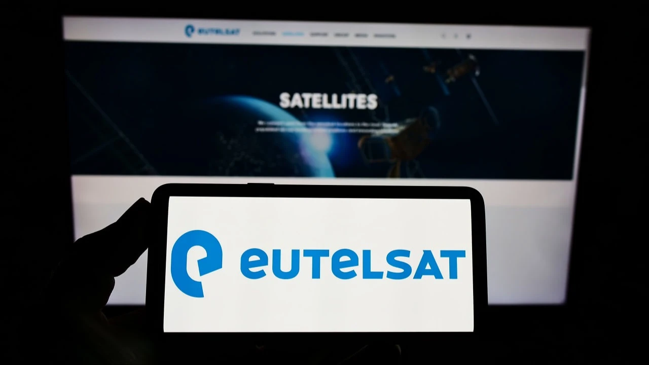 Eutelsat совместно с OneWeb уже третий год пытается построить конкурента Starlink Илона Маска. Фото: T. Schneider/Shutterstock.com